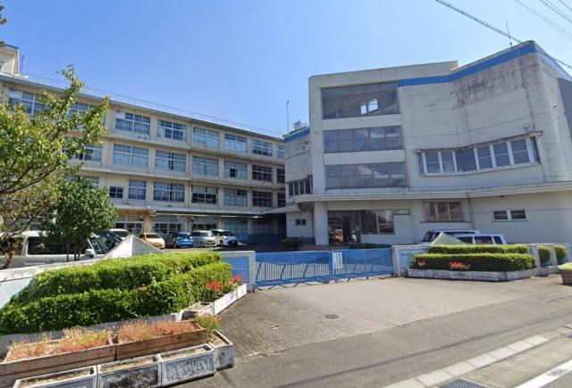 小学校　静岡市立長田南小学校（小学校）まで990m