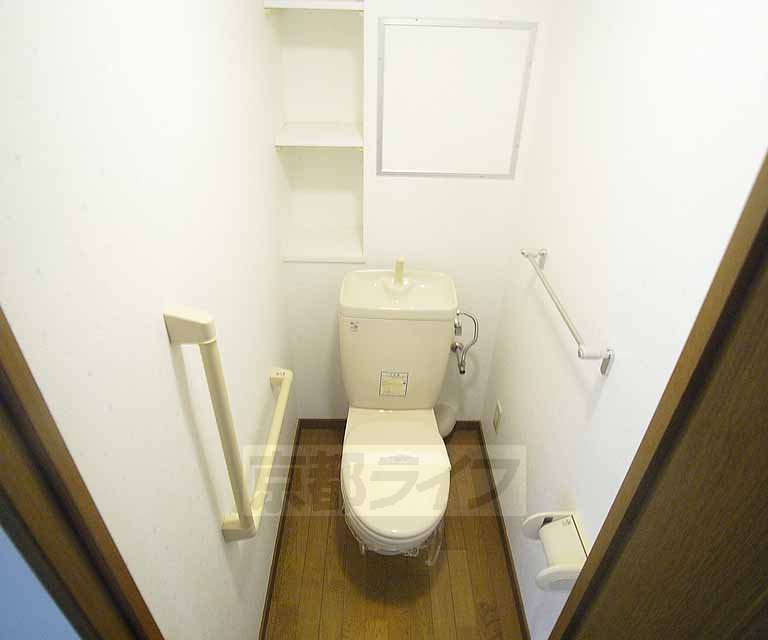 トイレ　手すりまで付いてます！