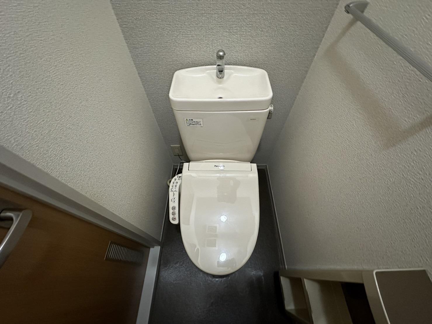 トイレ　ウォシュレット付の洋式トイレです♪