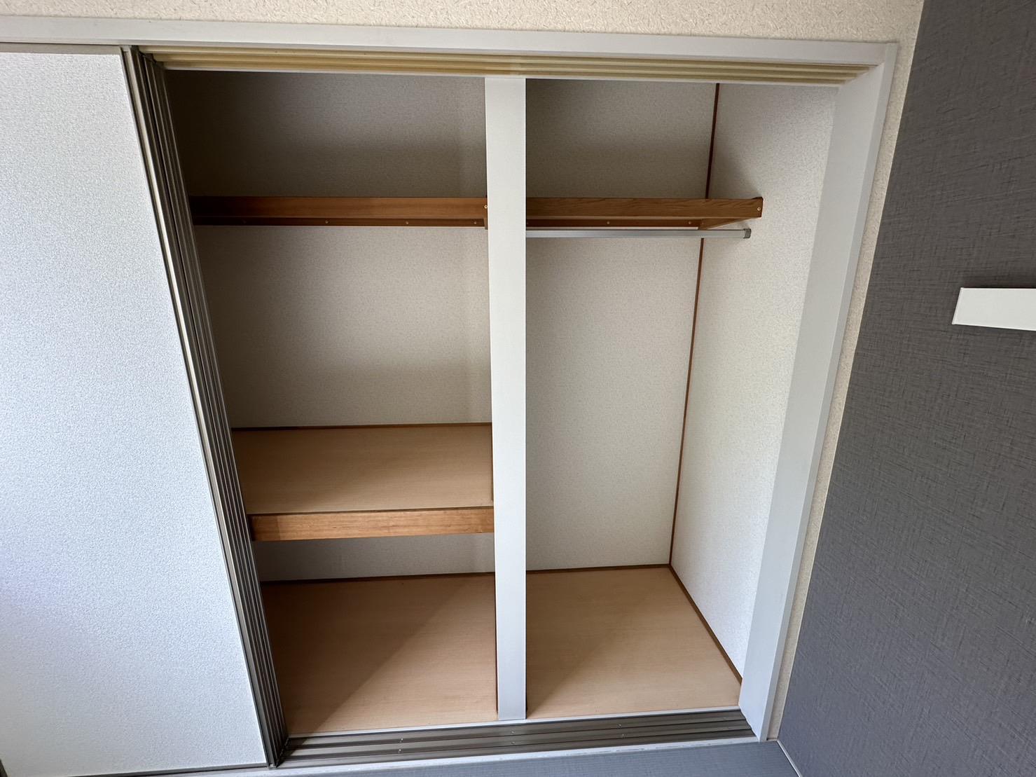 収納　中段付きで整理整頓可能な押し入れ付き♪