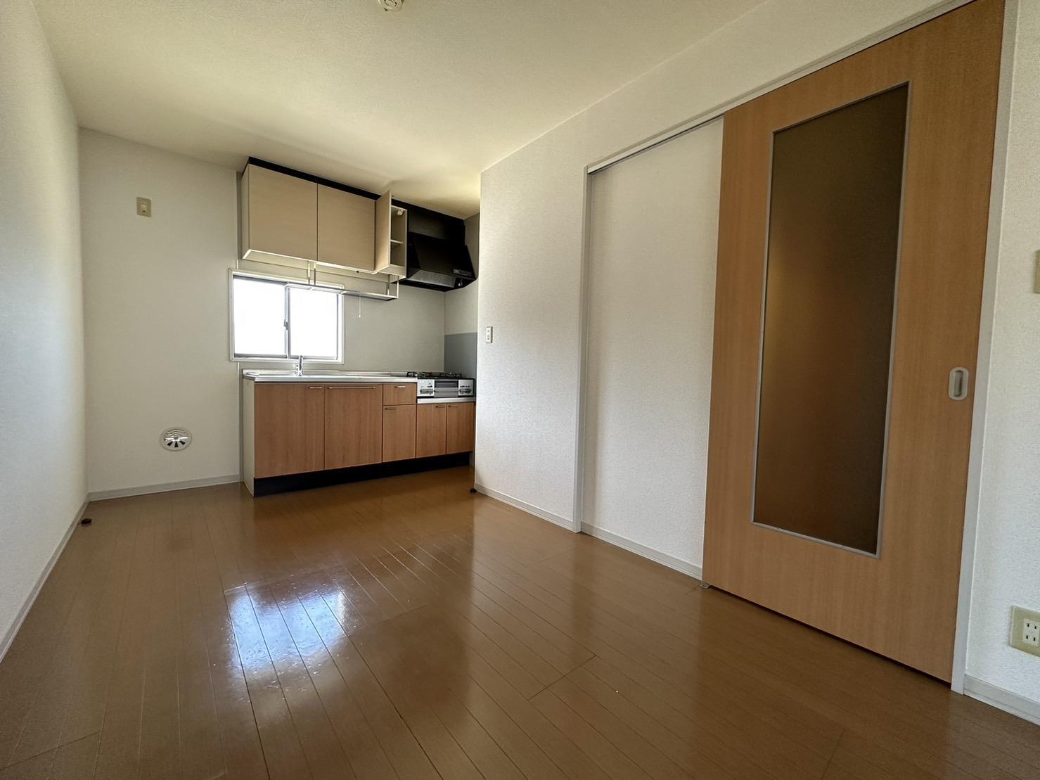 居室・リビング　テーブルも置けるDK6.9帖♪