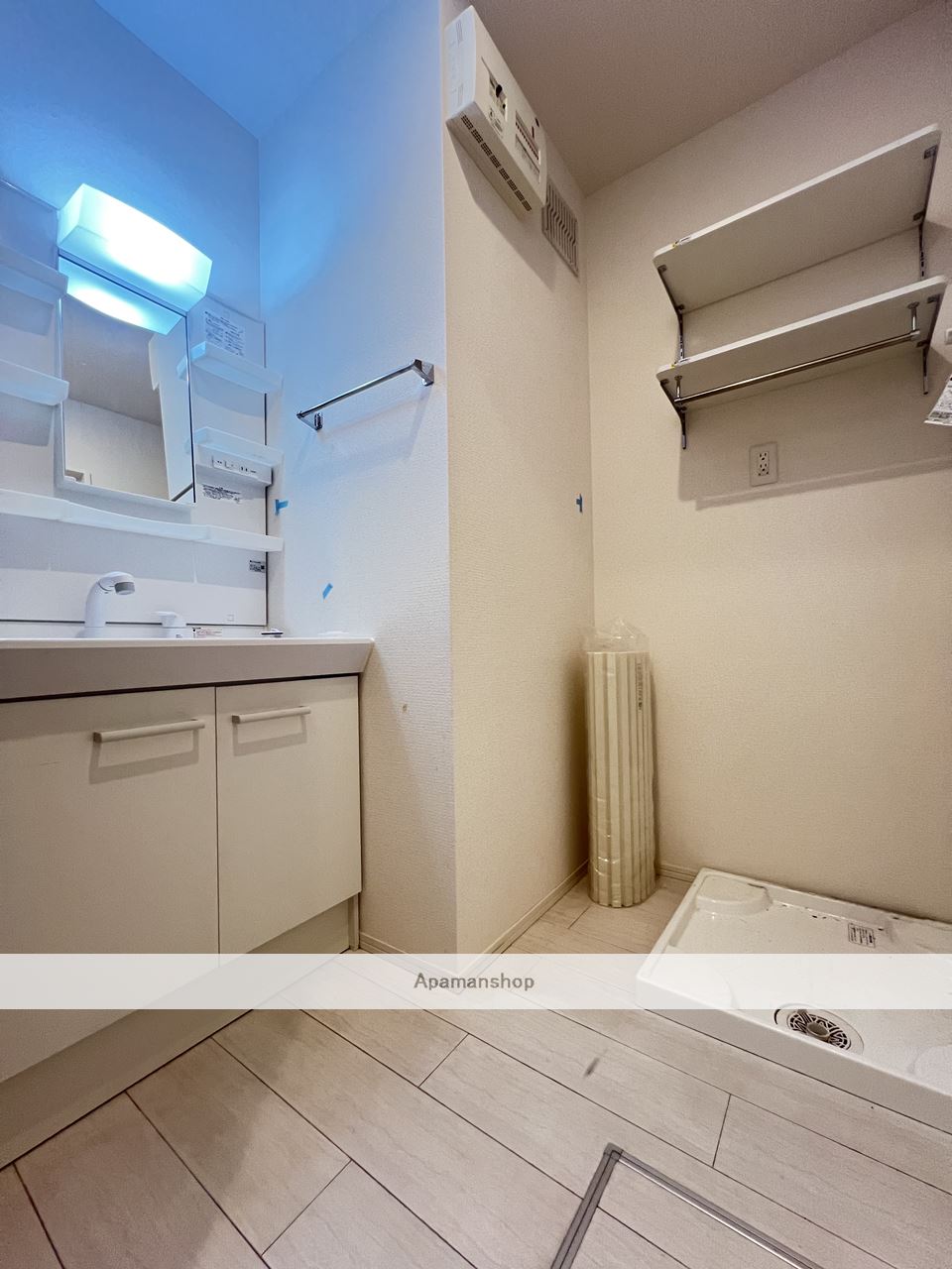 洗面設備　※同物件の別部屋です。