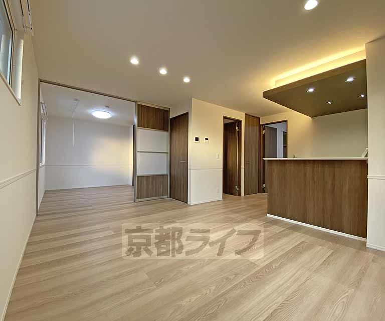 居室・リビング　ワンフロアー２戸の独立性高いお部屋です。南向きのＬＤＫ...