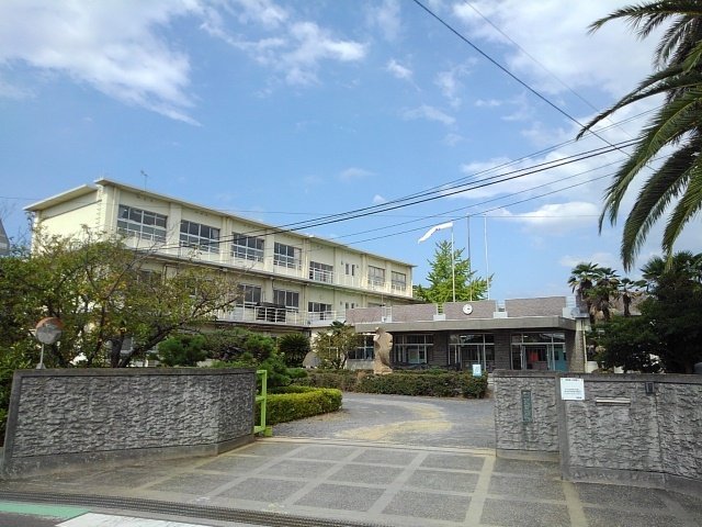 その他　坂出市立林田小学校まで1300m