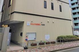 幼稚園・保育園　にじいろ保育園小伝馬町（幼稚園・保育園）まで122m