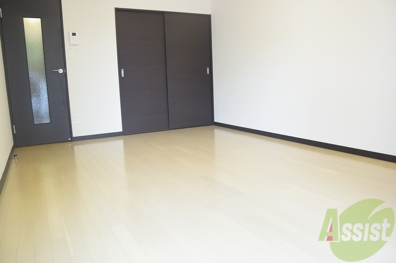 居室・リビング　１Ｆはフローリングです！！