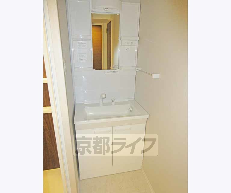 洗面設備　独立洗面台です・