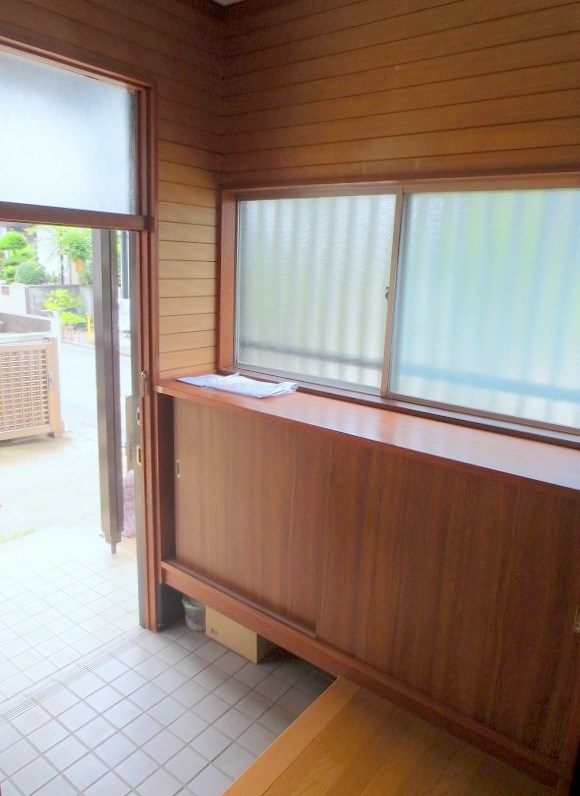 玄関　玄関　下駄箱付　採光ありの　明るい玄関　　参考写真