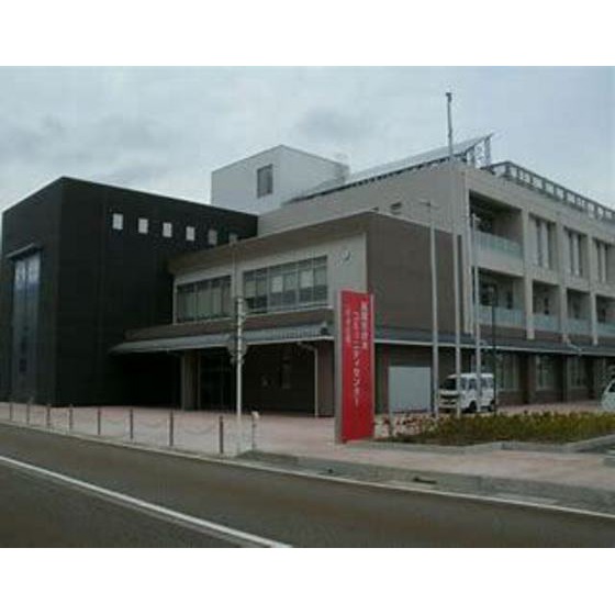 図書館　高岡市立伏木図書館（図書館）まで2557m