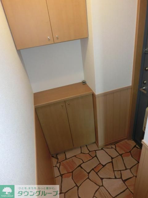 玄関　玄関下駄箱あり