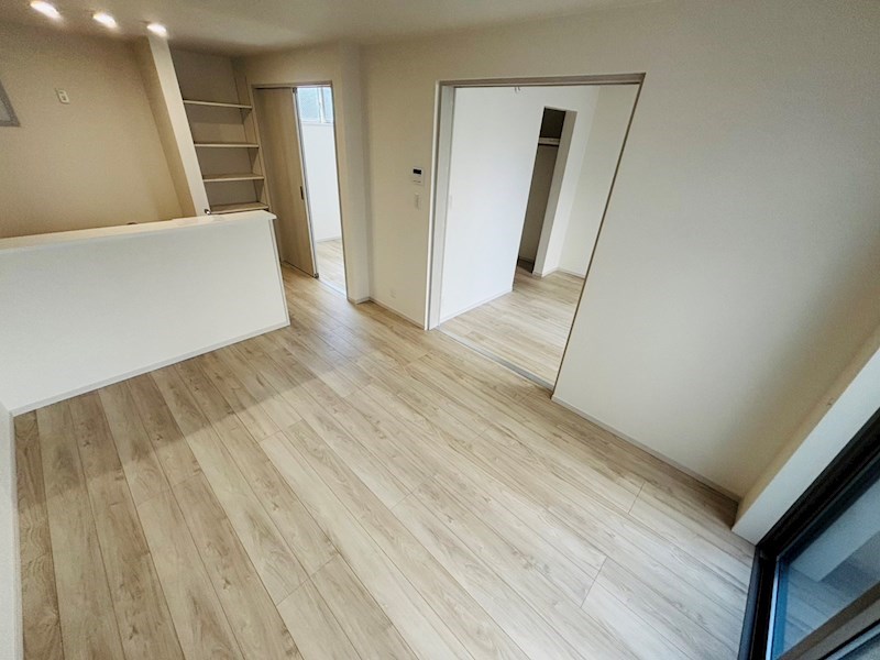 KEIAI RESIDENCE 北小金IIIの居間写真