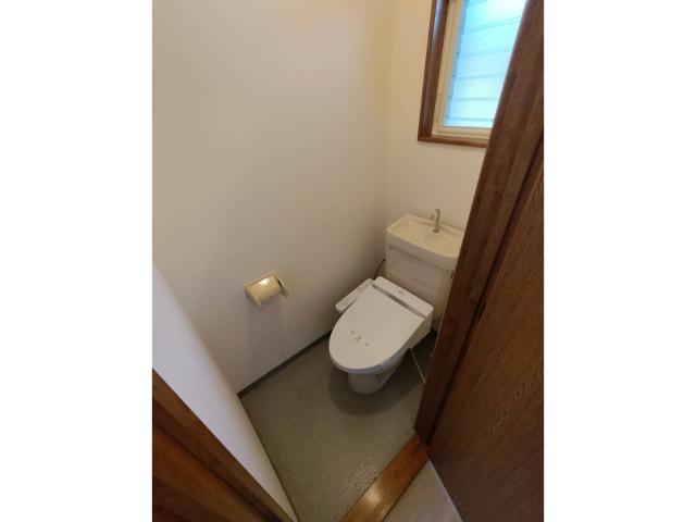 トイレ　温水洗浄便座