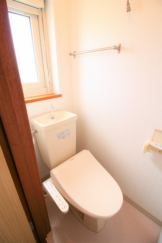 トイレ　ウォシュレット付きです☆