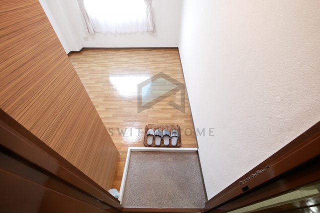 玄関　個人の部屋や寝室として使える洋室です※現況を優先します