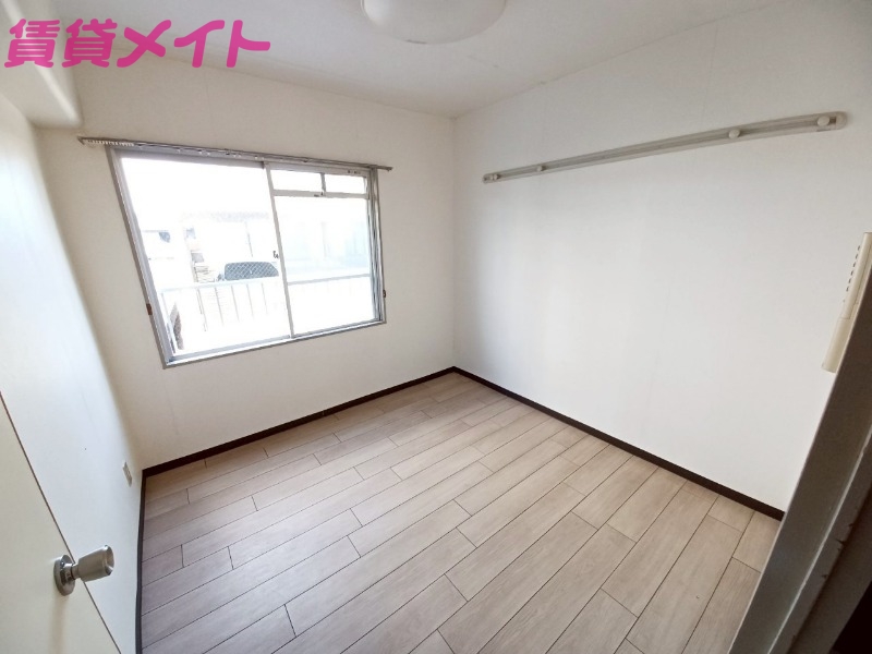 居室・リビング　同物件別部屋の写真となります