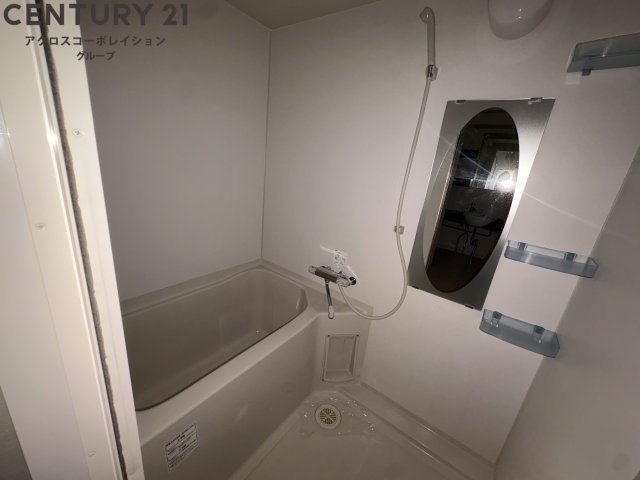 バス・シャワールーム　シンプルな浴室