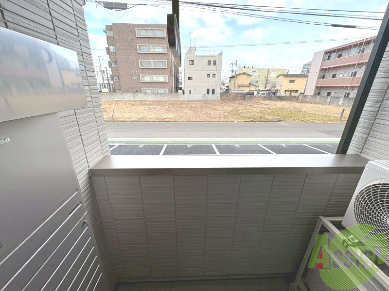 バルコニー　バルコニーがあるので洗濯物も干せますね。