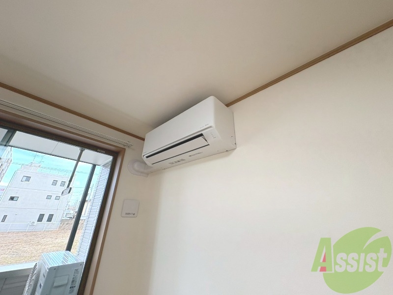 その他設備　こちらエアコンです。春夏秋冬快適に過ごせます。