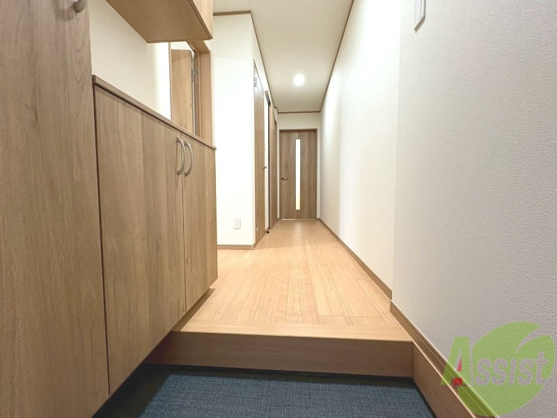 玄関　玄関に広さがあるので、開放感がありますね。