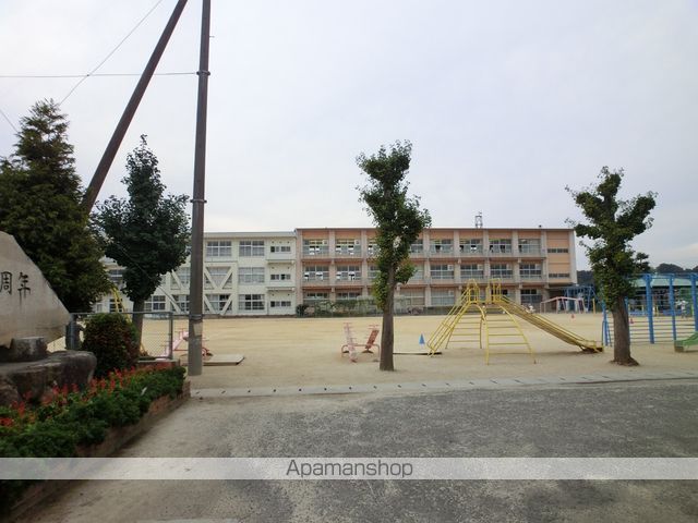 小学校　日高小学校（小学校）まで387m