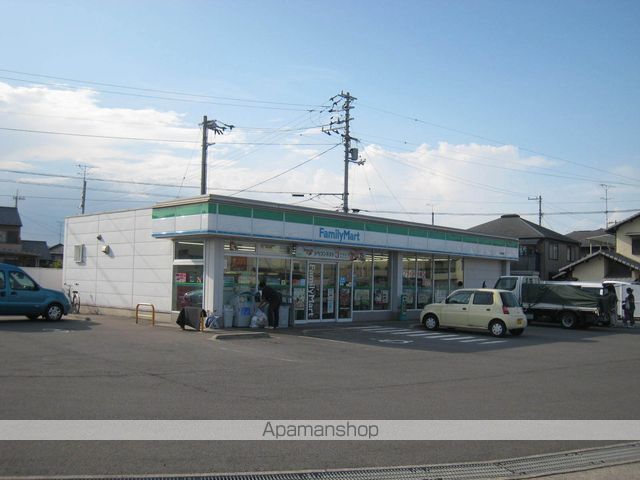 コンビニ　ファミリーマート（コンビニ）まで664m