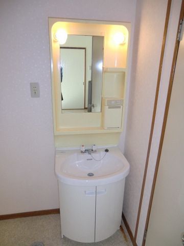 洗面設備　うれしい独立洗面台です