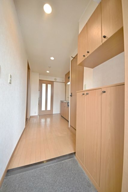 玄関　同タイプのお部屋写真です