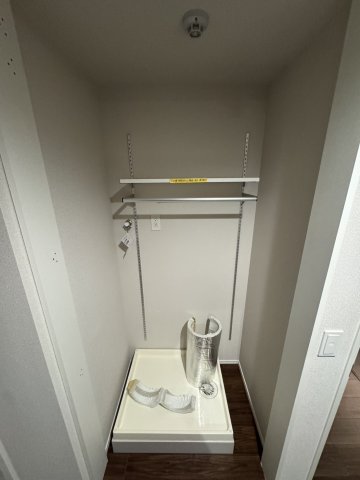 洗面設備　明るい洗面所です