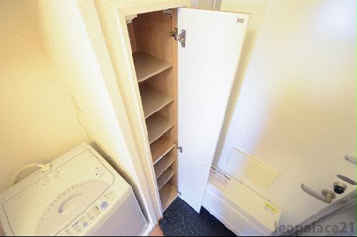 玄関　備品や設備仕様は号室等により異なります現地をご確認下さい。