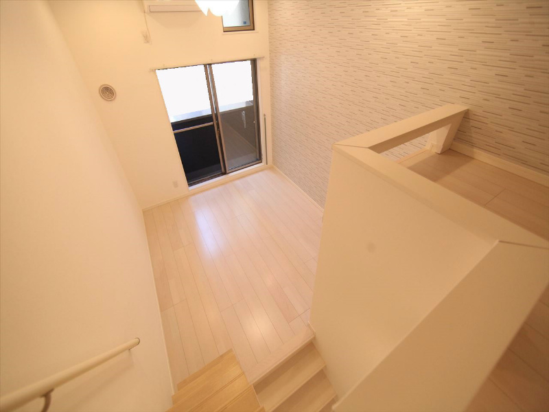 バルコニー　洋室6.2帖　ロフト6.2帖（収納にも寝室にも使えます）