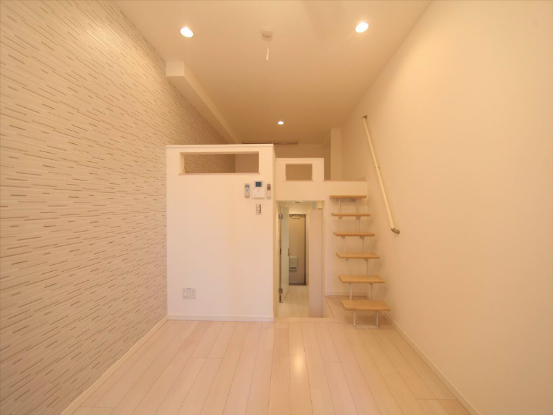 居室・リビング　洋室6.2帖　ロフト6.2帖（収納にも寝室にも使えます）