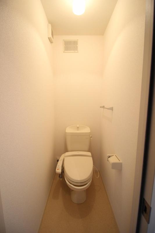 トイレ　トイレは温水洗浄便座付き