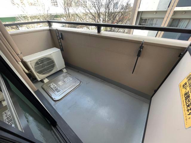 バルコニー　※写真は同じマンションの違う部屋のものになります。