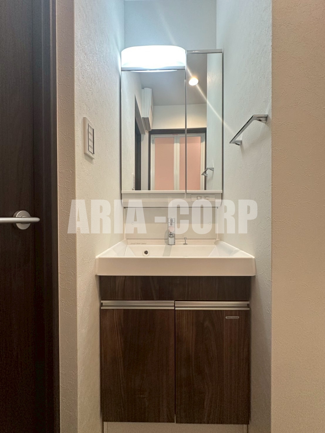 洗面設備　（同仕様）シャンプードレッサー付きの収納豊富な洗面所♪