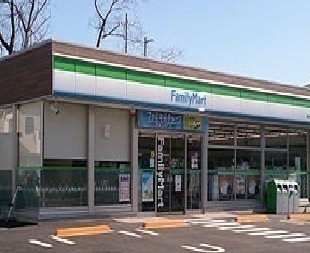 コンビニ　ファミリーマート（コンビニ）まで450m