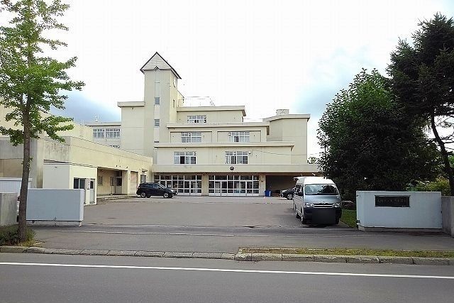 中学校　米里中学校（中学校）まで2300m