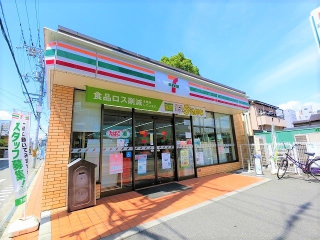 コンビニ　セブンイレブンＪＲ塚本駅西店（コンビニ）まで90m