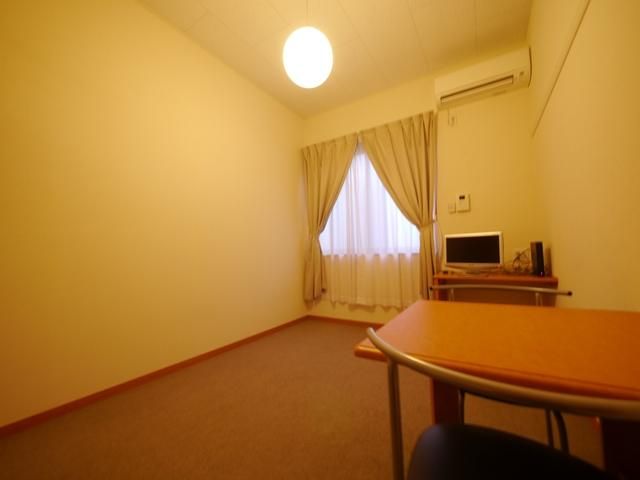 その他部屋・スペース　★家具・家電付きのリビングです★