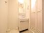 洗面設備　脱衣所　独立洗面台（シャンプードレッサー付）収納スペース有