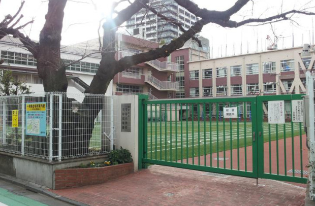 小学校　新宿区立市谷小学校（小学校）まで423m