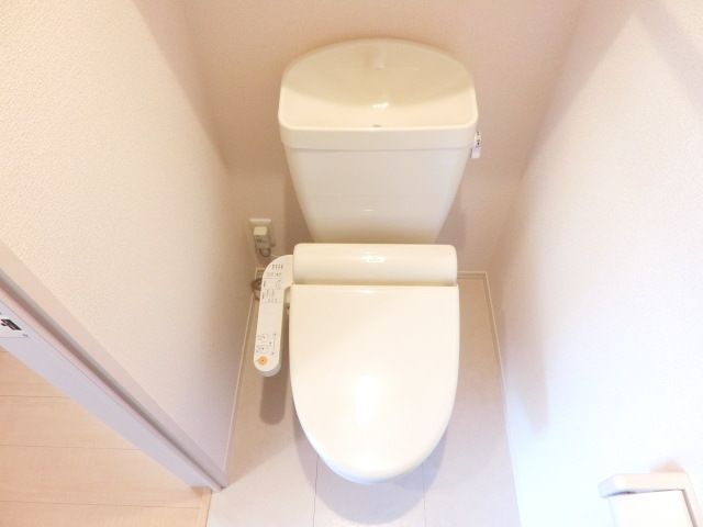 トイレ　温水洗浄便座はあると便利です！