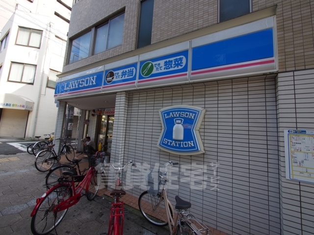 コンビニ　ローソン　浪速警察署前店（コンビニ）まで223m