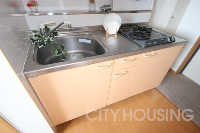 キッチン　※モデルルームで、家具は展示用です。