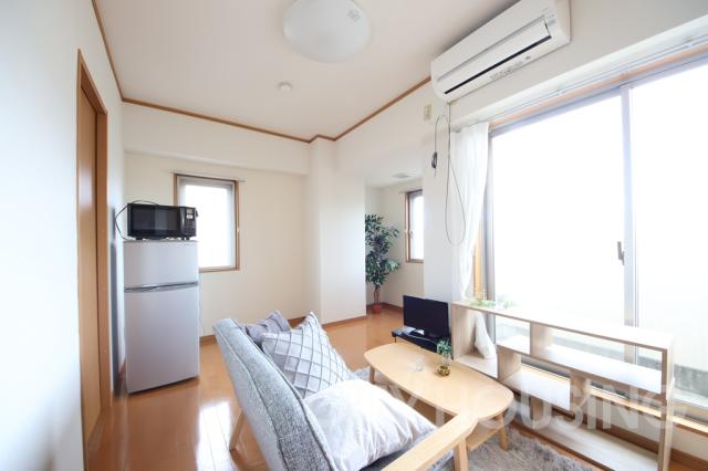 居室・リビング　※モデルルームで、家具は展示用です。