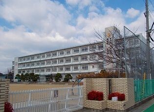 小学校　妻鹿小学校（小学校）まで890m