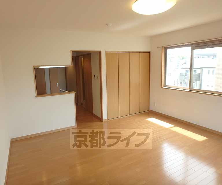 居室・リビング　広々と使える室内です