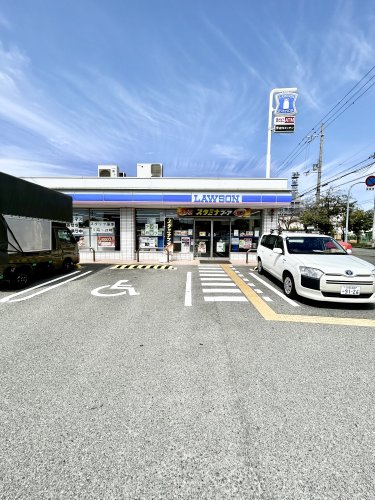 コンビニ　ローソン東大阪花園桜通り店（コンビニ）まで694m