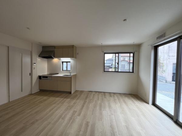 居室・リビング　明るいリビングダイニング！