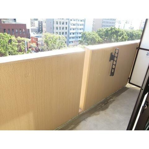 バルコニー　物干しスペース付きのバルコニー♪