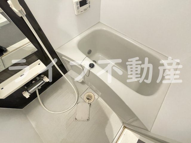 バス・シャワールーム　落ち着いた空間のお風呂です